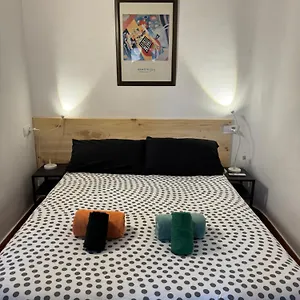 Louie Louie Old Town Apartment