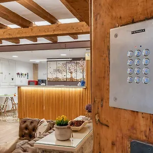 977 Hotel